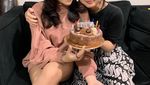 Manisnya Brisia Jodie Saat Ngemil Cotton Candy dan Es Krim