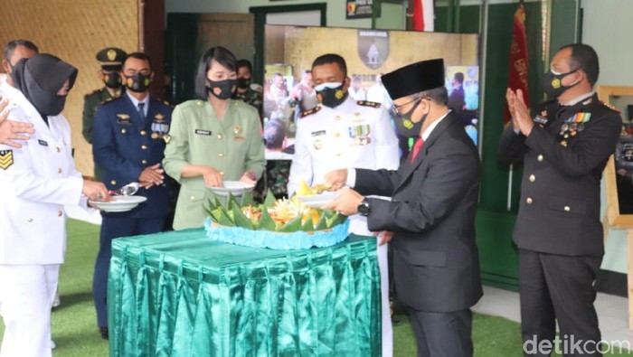 Bupati Anas Ajak TNI Terus Bersinergi