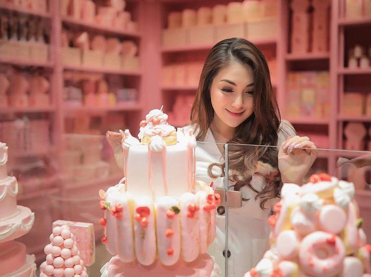Es Krim dan Cake, Camilan Manis Favorit Celine Evangelista