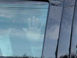 Aksi Trump Sapa Pendukung Disebut Sebagai Teater Politik yang Gila