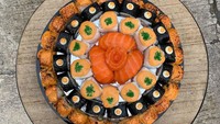 Salmen cake alias salmon mentai cake ini biaa jadi pilihan buat kamu yang mau memberi kejutan buat orang tersayang. Bentuk dan ukurannya yang mirip cake bikin momen jadi seru. Porsinya juga jadi banyak nih. Foto : instagram @salmenbites