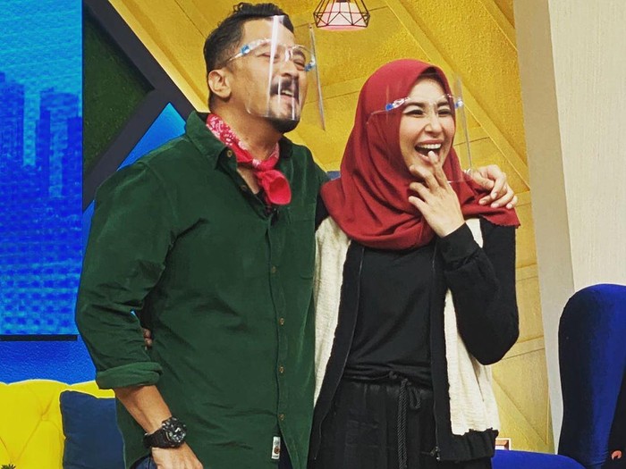Kisah Deswita Maharani yang mantap berhijab. Kisah Deswita Maharani yang mantap berhijab.