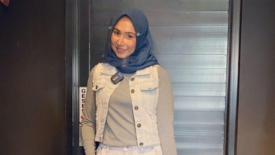 8 Gaya Deswita Maharani yang Berhijab Setelah Mendapat Hidayah
