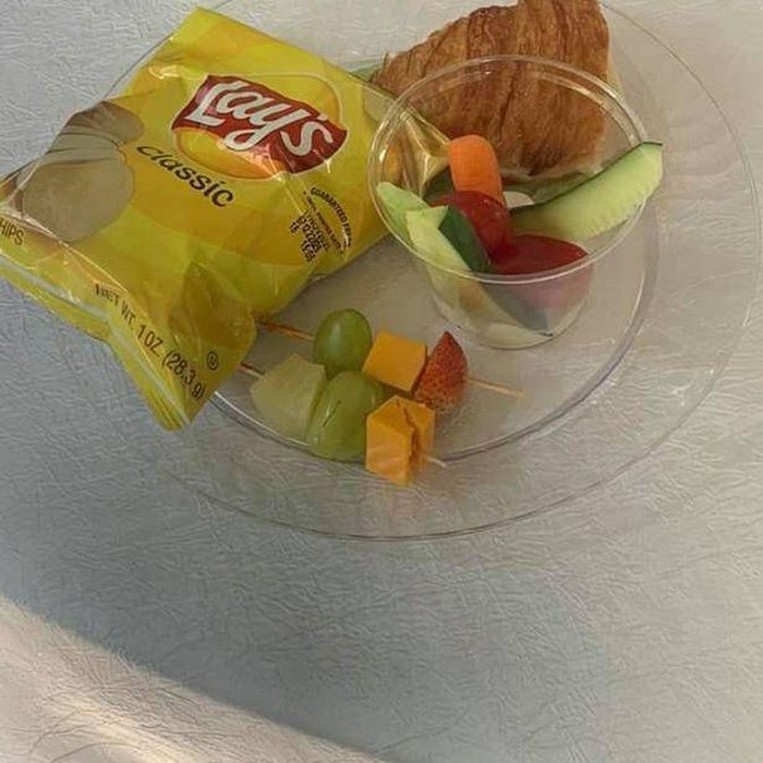Duh! Suguhan Makan di Pesta Pernikahan Ini Kayak Jajanan Bocah Duh! Suguhan Makan di Pesta Pernikahan Ini Kayak Jajanan Bocah