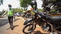 Polisi sendiri melakukan langkah-langkah agar demo tersebut tidak terjadi.