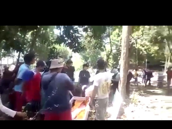 Heboh video peti jenazah Corona di Cirebon dibongkar keluarga