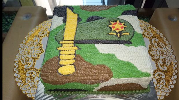 HUT TNI Ke-75, Ada Cake Hijau Loreng hingga Berhias Tank Baja