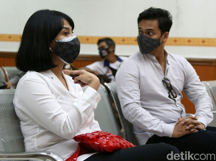 Vanessa Angel memberikan keterangan dalam lanjutan sidang kepemilikan pil xanax di PN Jakbar. Vanessa mengaku mengkonsumsi pil xanax di sel tahanan di Surabaya.