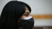 Vanessa Angel memberikan keterangan dalam lanjutan sidang kepemilikan pil xanax di Pengadilan Negeri Jakarta Barat (PN Jakbar), Senin (5/10). Dalam keterangannya, Vanessa mengaku mengkonsumsi pil xanax di dalam sel tahanan di Surabaya.