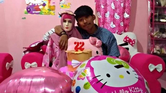 Pasti bahagia banget nih rasanya bisa merayakan ulang tahun bersama pasangan seperti pria yang satu ini. Foto: Instagram/@anam_chenel