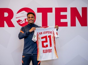 Kluivert Resmi Dipinjamkan ke Leipzig dari Roma
