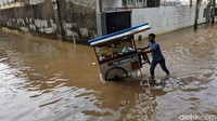 Hujan deras yang mengguyur Jakarta pada Minggu (4/10) kemarin membuat sejumlah kawasan Ibu Kota terendam banjir.