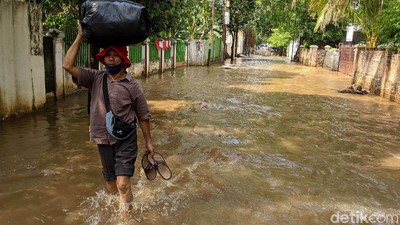 Foto: Kawasan Petogogan Masih Terendam Banjir