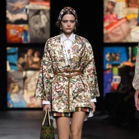 Rumah mode Christian Dior memamerkan koleksi spring/summer 2021 di Paris Fashion Week, Selasa (29/09/2020). Dan pertama kalinya Dior mengangkat Kain tenun Endek khas Bali di beberapa koleksi terbarunya ini.  Foto: Getty Images/Pascal Le Segretain  