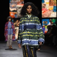 Rumah mode Christian Dior memamerkan koleksi spring/summer 2021 di Paris Fashion Week, Selasa (29/09/2020). Dan pertama kalinya Dior mengangkat Kain tenun Endek khas Bali di beberapa koleksi terbarunya ini. Foto: Getty Images/Pascal Le Segretain  