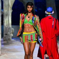 Fashion show koleksi terbaru Versace di Milan Womens Fashion Week, Milan, Italia, 25 September 2020. (Photo by Handout/Versace Press Office via Getty Images)