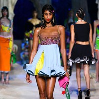 Fashion show koleksi terbaru Versace di Milan Womens Fashion Week, Milan, Italia, 25 September 2020.. (Photo by Handout/Versace Press Office via Getty Images)