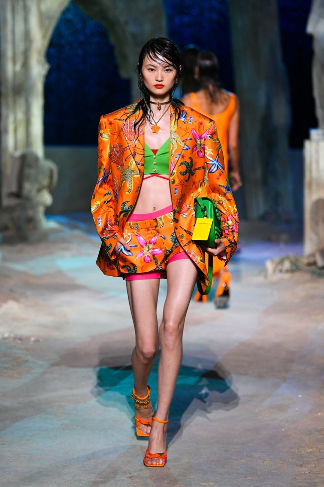 Fashion show koleksi terbaru Versace di Milan Womens Fashion Week, Milan, Italia, 25 September 2020. (Photo by Handout/Versace Press Office via Getty Images)