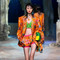 Fashion show koleksi terbaru Versace di Milan Womens Fashion Week, Milan, Italia, 25 September 2020. (Photo by Handout/Versace Press Office via Getty Images)