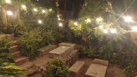 Lokasi kedai kopi ini cukup jauh dari pusat Kota Bandung. Jaraknya sekitar 7,7 kilometer. Tepatnya beralamatkan di Jalan Terusan Padasuka-Jalan Palapa No. 300, Cimenyan, Kota Bandung. (Siti Fatimah/detikcom)
