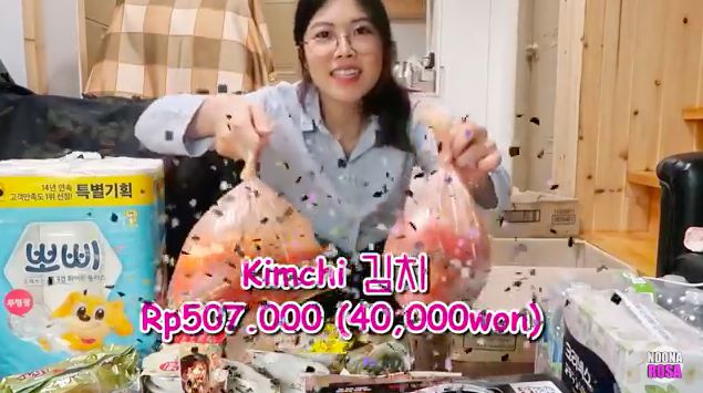 Korsel Beri Paket Rp 5 Juta untuk Isolasi Mandiri, Isinya Makanan Enak!
