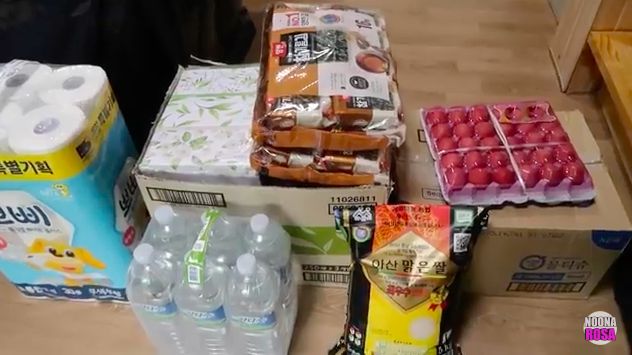 Korsel Beri Paket Rp 5 Juta untuk Isolasi Mandiri, Isinya Makanan Enak!