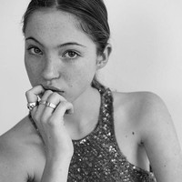 Selain Marc Jacobs, Lila Moss juga menjadi model untuk rumah busana Mui Mui dan Chanel. Foto: Instagam @lilamoss