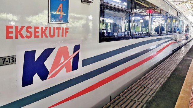 Usulan Gerbong Khusus Merokok Dikritik Keras hingga Ditolak KAI
