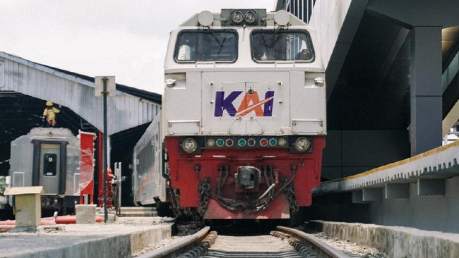 Respons AHY soal Usulan Gerbong Kereta Khusus Merokok