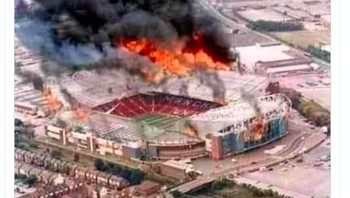 Old Trafford digambarkan terbakar. Foto: istimewa