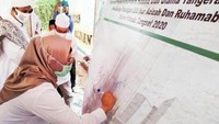 Beberapa program unggulan untuk masyarakat langsung sudah dipersiapkan, diantaranya kendaran ambulance lengkap per RW akan diberikan, dan juga bantuan dana pembinaan untuk majelis taklim, intensif atau honor 1 juta per RT dan RW setiap bulan. Dan lebih menyentuh dana 100 juta per RW setiap tahunnya, serta dana intesif 600 ribu setiap bulan bagi guru swasta dan madrasah, bantuan covid untuk seratus ribu rumah dan membuka wirausaha. Foto: dok. Timses Azizah