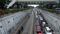 Diketahui, kemacetan tersebut terjadi di saat Jakarta tengah menerapkan PSBB secara ketat guna menekan angka kasus COVID-19 di Ibu Kota.