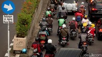 Kemacetan kerap terjadi di jam-jam sibuk, salah satunya jam pulang kantor.