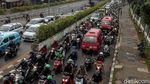 Kawasan Pasar Minggu Padat Merayap Saat Jakarta PSBB Ketat