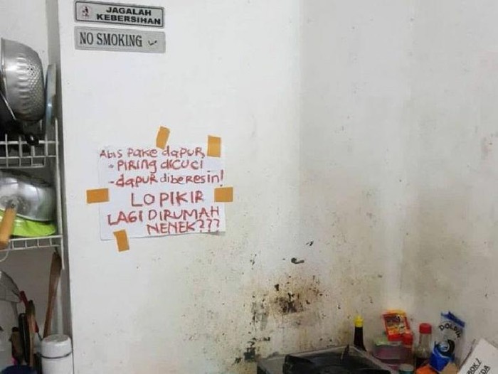 Peringatan di Kos Putri Peringatan di Kos Putri