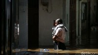 Menurut Badan Penanggulangan Bencana Daerah DKI Jakarta, sungai Sunter Hulu yang menjadi pertemuan Kali Ciliwung di bagian sudut Kebon Pala mengalami peningkatan debit air setelah hujan deras di Bogor, Jawa Barat.
