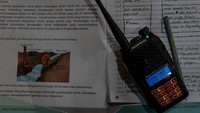 Dengan adanya HT, orang tua diringankan dari membeli kuota internet.  