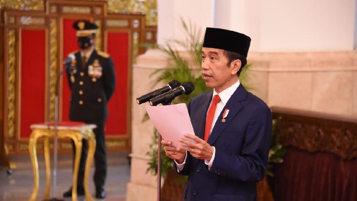 Presiden Republik Indonesia Ir. H. Joko Widodo memimpin  upacara Peringatan HUT ke-75 TNI yang digelar secara virtual dari Istana Negara, Jakarta Pusat, Senin (5/10/2020). Peringatan HUT ke-75 TNI tahun 2020 dilakukan secara terbatas dan hanya di ikuti 14 orang sesuai dengan standar protokol kesehatan di tengah pandemi Covid-19. Dok. Puspen TNI