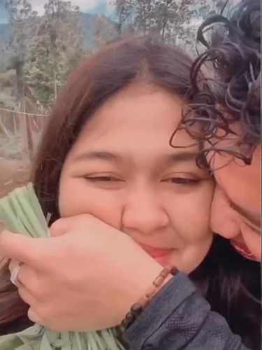 rizki da cium perempuan yang bukan istrinya