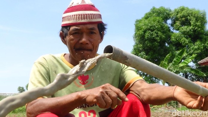sumur bor keluar gas