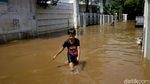 Tergenang Gegara Hujan, Kemang Selatan Jadi Kolam Renang Dadakan