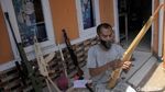 Terinspirasi PUBG, Pria di Sumedang Bikin Replika Senjata dari Kayu