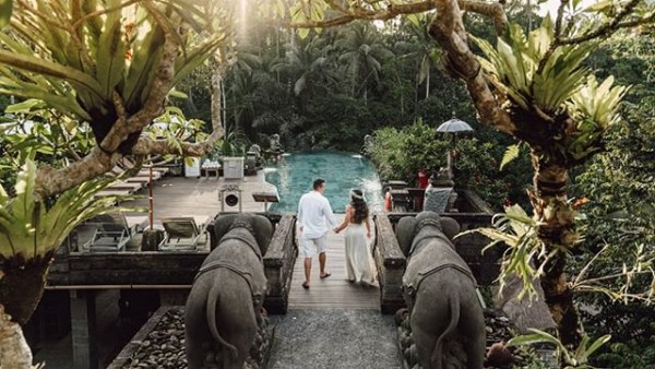 The Kayon Resort dinobatkan sebagai Best Romantic Hotel in the World berdasarkan pilihan para traveler di Tripadvisor. Predikat ini mereka dapat pada 2010 dan beberapa kali masuk sebagai Top 25 untuk kategori Hotels for Romance (Instagram/@thekayonresort) The Kayon Resort dinobatkan sebagai Best Romantic Hotel in the World berdasarkan pilihan para traveler di Tripadvisor. Predikat ini mereka dapat pada 2010 dan beberapa kali masuk sebagai Top 25 untuk kategori Hotels for Romance (Instagram/@thekayonresort)