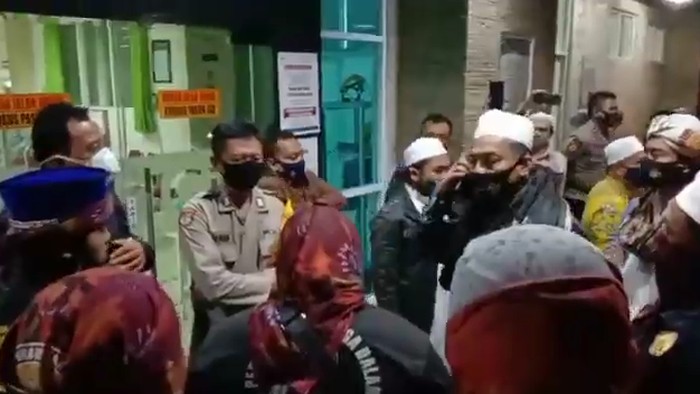 viral warga jemput paksa pasien covid-19 di jember