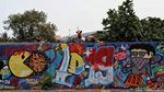 Warna-warni Mural Corona di Kawasan Sunter Jaya