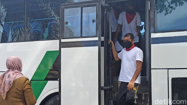 51 nelayan Aceh yang sempat ditahan di Thailand kembali ke tanah kelahiran (Agus Setyadi/detikcom)