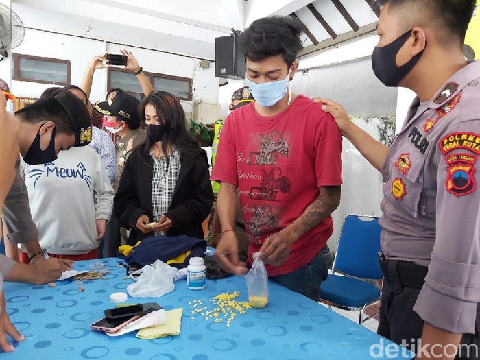 ABG boncengan tiga di Kota Tegal diciduk ternyata bawa 400 Pil Heximer, Selasa (6/10/2020).