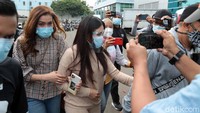 Sebelumnya ramai kabar soal pria yang disebut calon suami Ayu Ting Ting dalam unggahan Umi Kalsum. Pool/Noel/detikFoto.