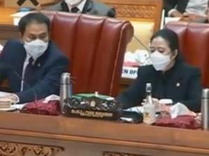 Pimpinan DPR: Jumlah Halaman UU Ciptaker Berubah karena Editing-Ukuran Kertas