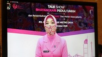 Ketua Umum Bhayangkari Fitri Idham Azis juga hadir dalam talkshow yang berlangsung secara virtual tersebut.